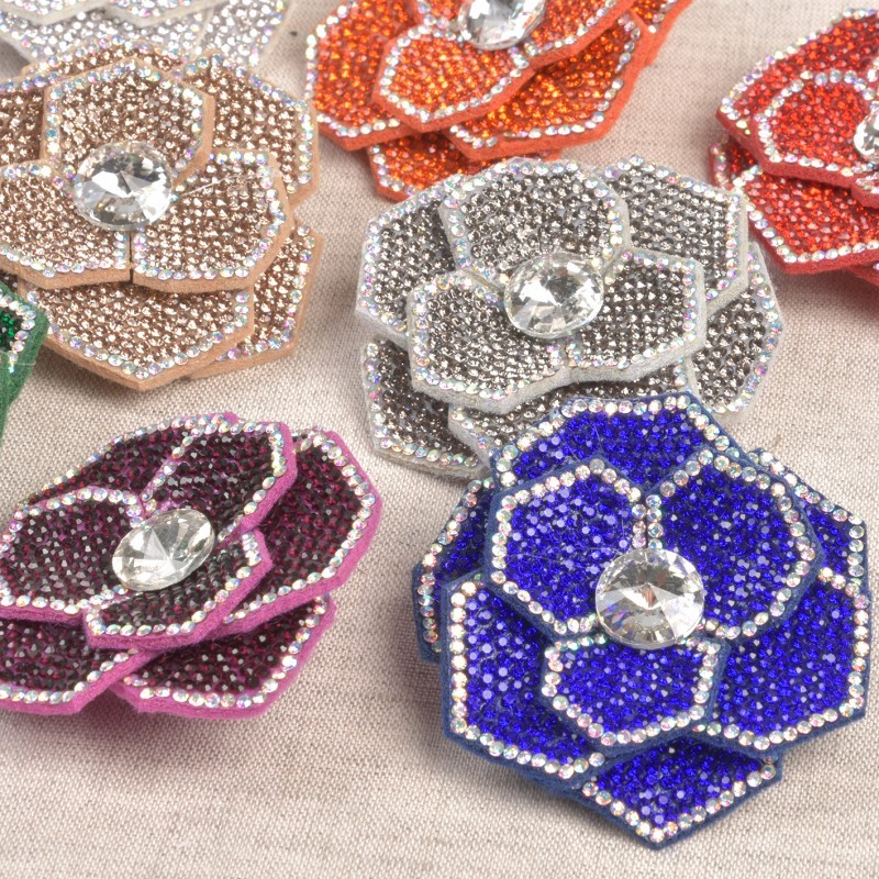 Fleur broche strass