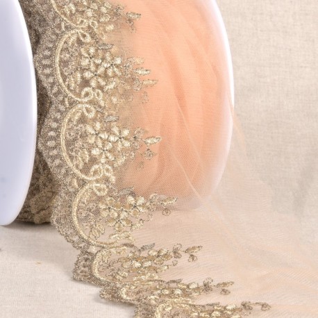 Broderie métallique sur tulle