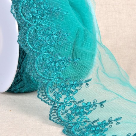 Broderie métallique sur tulle