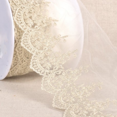 Broderie métallique sur tulle