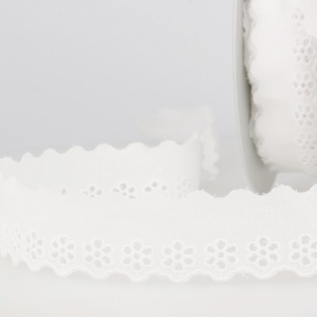 Broderie anglaise